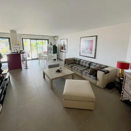 Grand 3 Pieces Avec Terrasse Vue Confort *